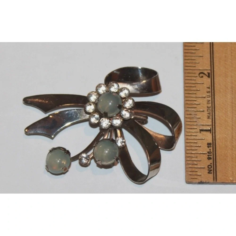 vintage clear rhinestone brooch‎ pin silver tone with green chalcedony
